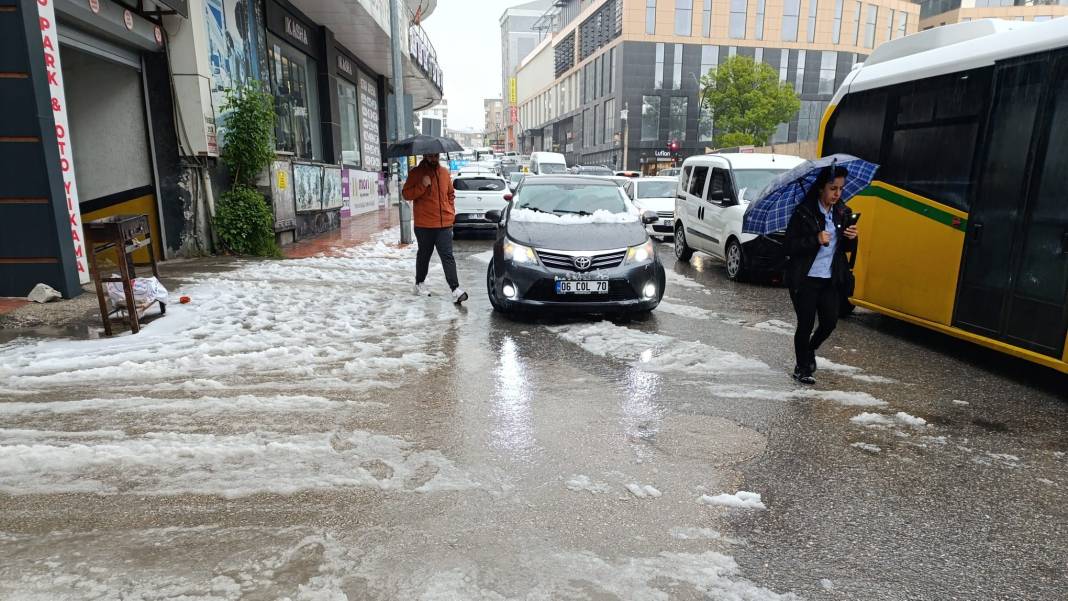 Van’a mayıs ayında lapa lapa kar yağdı! Önce sağanak sonra dolu vurdu 4